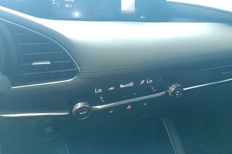 Used Mazda 3 Axela 2021 2.0L Automatic ZhiXuan Edition Audio And AC Panel