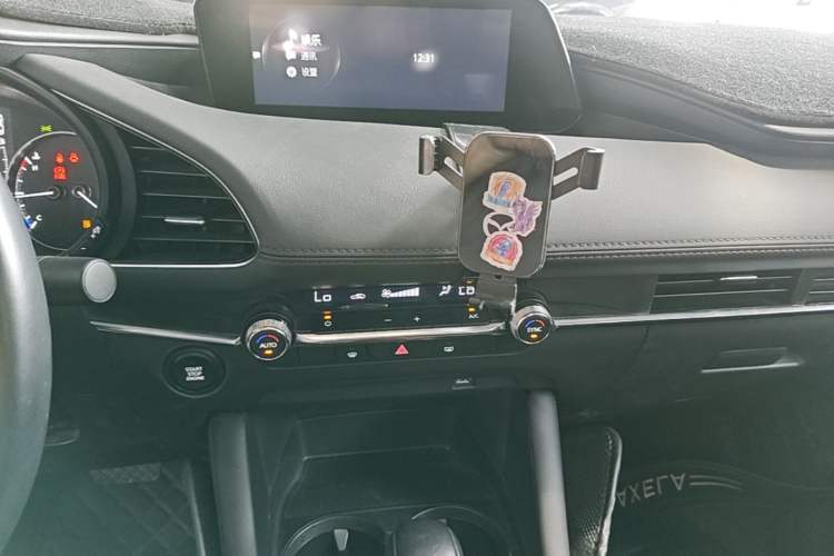 Used Mazda 3 Axela 2021 2.0L Automatic Zhiya Edition Audio And AC Panel