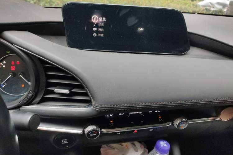Used Mazda 3 Axela 2021 2.0L Automatic Zhi Rui Edition Audio And AC Panel