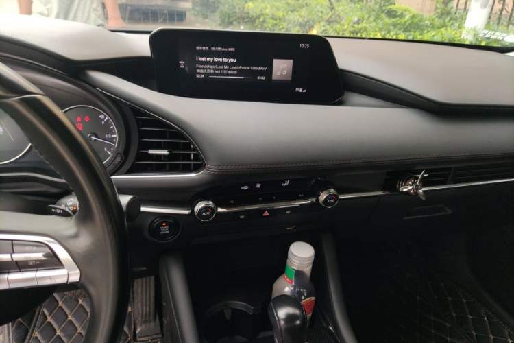 Used Mazda 3 Axela 2021 2.0L Automatic Zhiya Edition Audio And AC Panel
