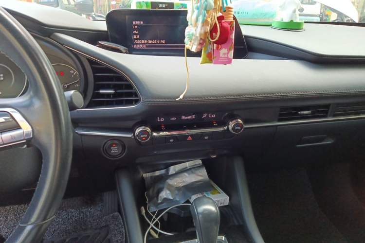 Used Mazda 3 Axela 2021 2.0L Automatic ZhiXuan Edition Audio And AC Panel