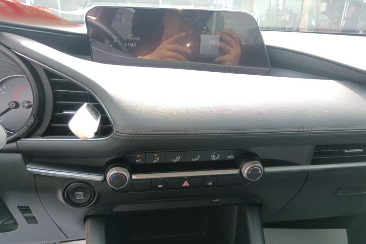 Used Mazda 3 Axela 2021 2.0L Automatic Zhiqing Edition Audio And AC Panel