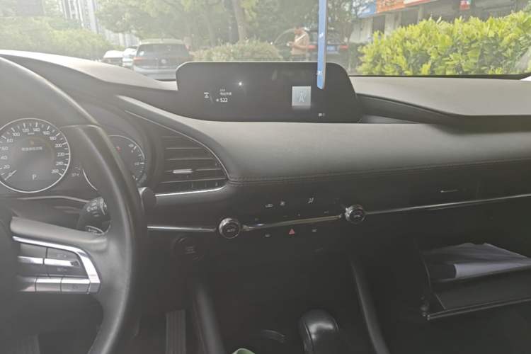 Used Mazda 3 Axela 2021 2.0L Automatic ZhiXuan Edition Audio And AC Panel