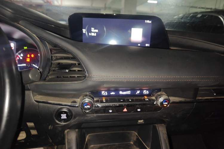 Used Mazda 3 Axela 2021 2.0L Automatic Zhiya Edition Audio And AC Panel