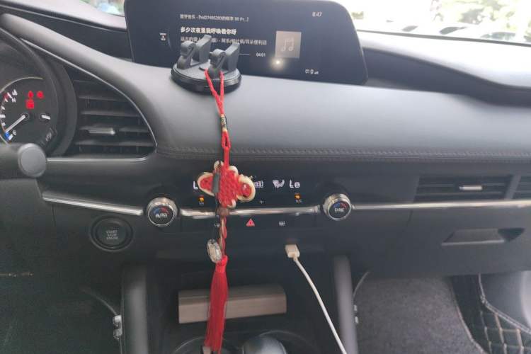 Used Mazda 3 Axela 2021 2.0L Automatic Zhi Rui Edition Audio And AC Panel
