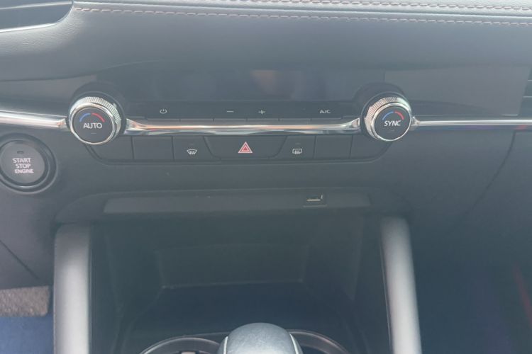 Used Mazda 3 Axela 2021 2.0L Automatic Zhiya Edition Audio And AC Panel