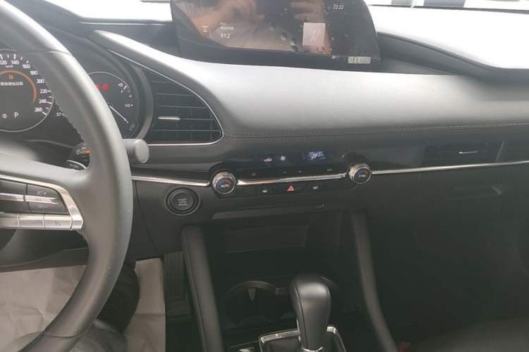 Used Mazda 3 Axela 2021 2.0L Automatic Zhiya Edition Audio And AC Panel
