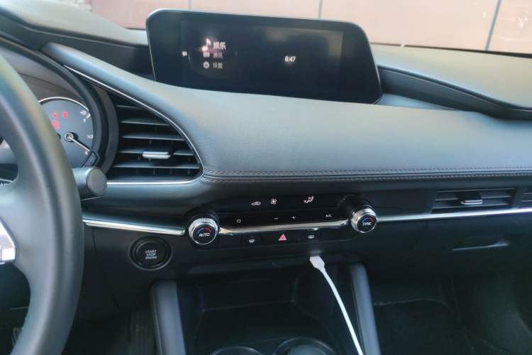 Used Mazda 3 Axela 2021 2.0L Automatic ZhiXuan Edition Audio And AC Panel