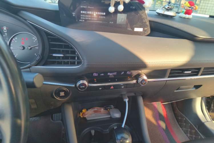 Used Mazda 3 Axela 2021 2.0L Automatic ZhiXuan Edition Audio And AC Panel