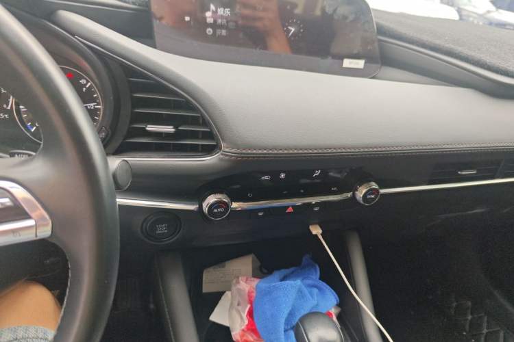 Used Mazda 3 Axela 2021 2.0L Automatic ZhiXuan Edition Audio And AC Panel