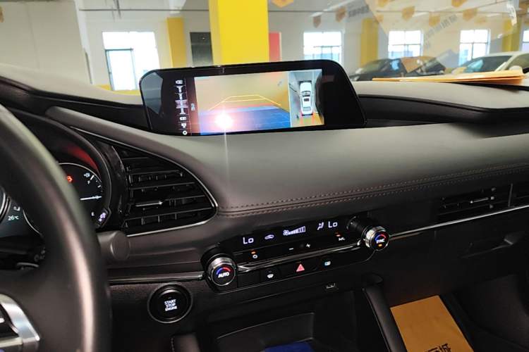 Used Mazda 3 Axela 2021 2.0L Automatic Zhiya Edition Audio And AC Panel