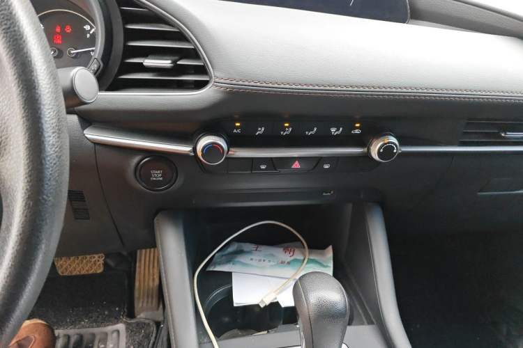 Used Mazda 3 Axela 2021 2.0L Automatic Zhiqing Edition Audio And AC Panel