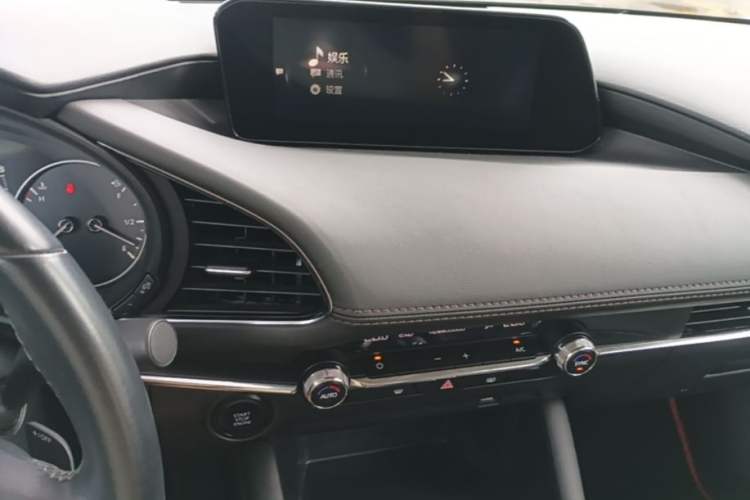 Used Mazda 3 Axela 2021 2.0L Automatic Zhiya Edition Audio And AC Panel
