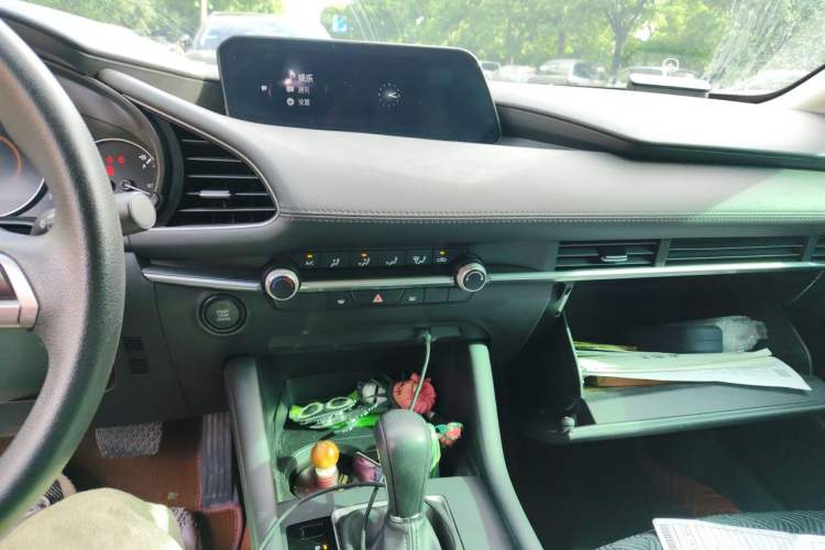 Used Mazda 3 Axela 2021 2.0L Automatic Zhiqing Edition Audio And AC Panel