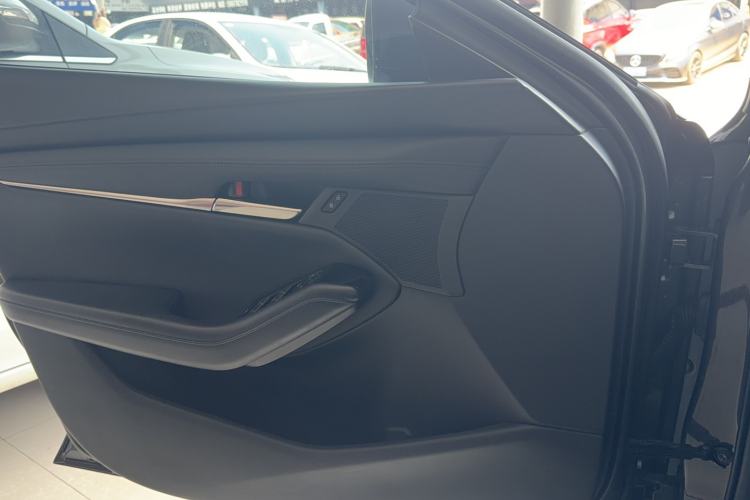 Used Mazda 3 Axela 2021 2.0L Automatic Zhi Rui Edition Audio And AC Panel