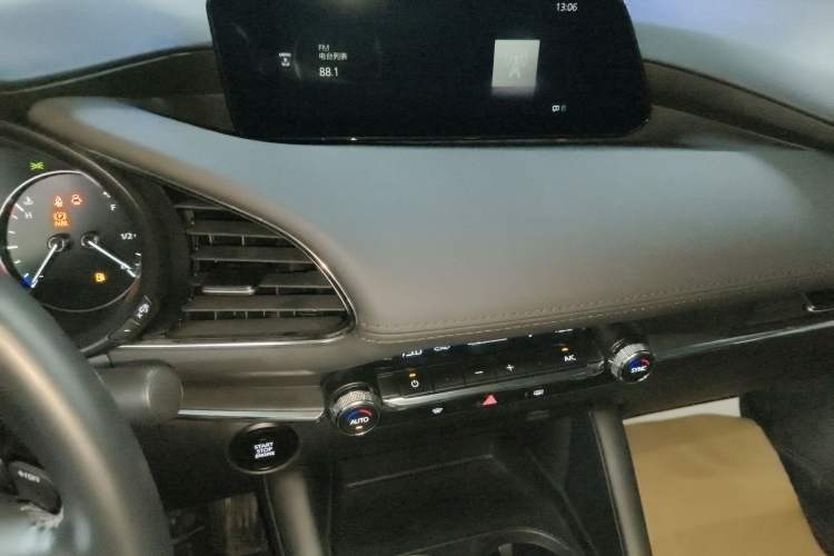 Used Mazda 3 Axela 2021 2.0L Automatic Zhiya Edition Audio And AC Panel