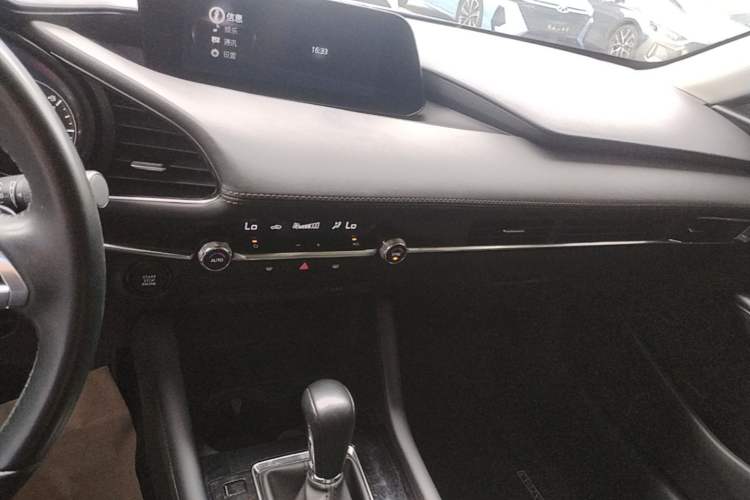 Used Mazda 3 Axela 2021 2.0L Automatic ZhiXuan Edition Audio And AC Panel