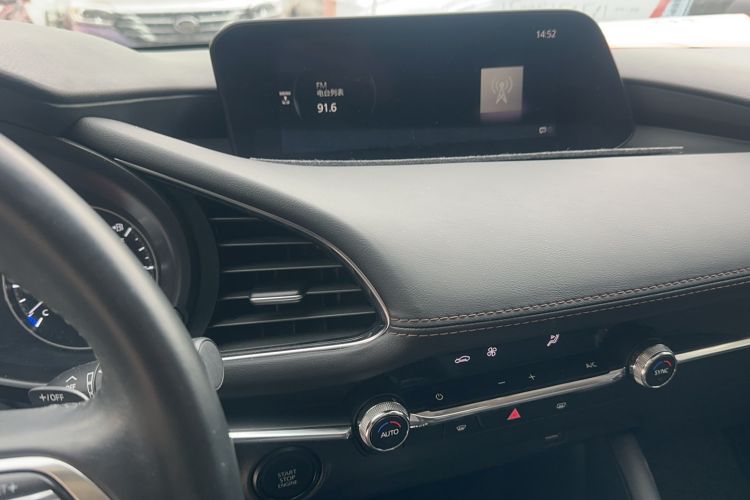 Used Mazda 3 Axela 2021 2.0L Automatic Zhiya Edition Audio And AC Panel