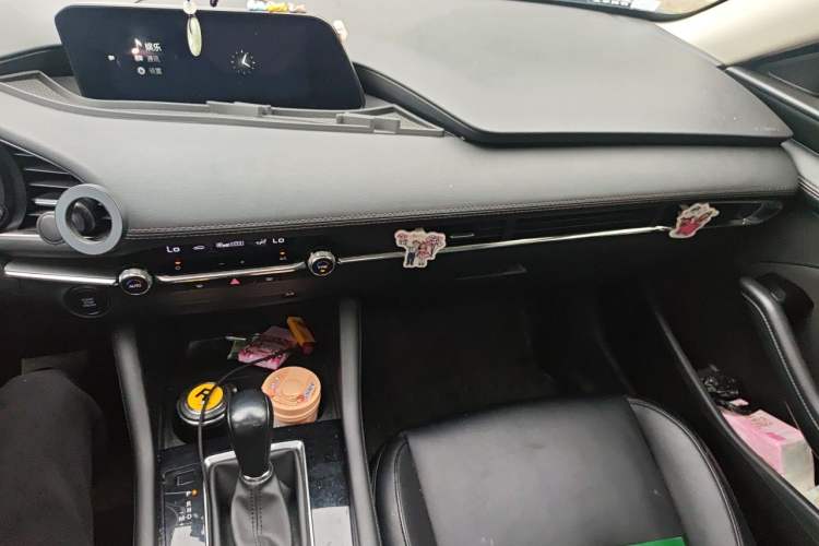Used Mazda 3 Axela 2021 2.0L Automatic ZhiXuan Edition Audio And AC Panel