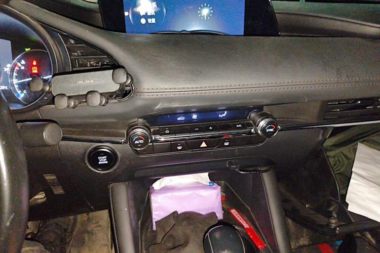 Used Mazda 3 Axela 2021 2.0L Automatic Zhiya Edition Audio And AC Panel