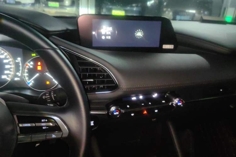 Used Mazda 3 Axela 2021 2.0L Automatic Zhiya Edition Audio And AC Panel