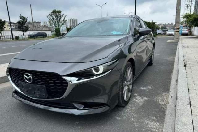 Ojetý Mazda 3 Axela 2021 2.0L Automatic Zhiya Edition
