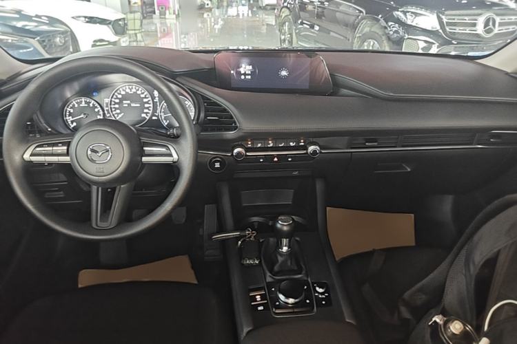 Used Mazda 3 Axela 2021 1.5L Manual ZhiMei Edition Center Console