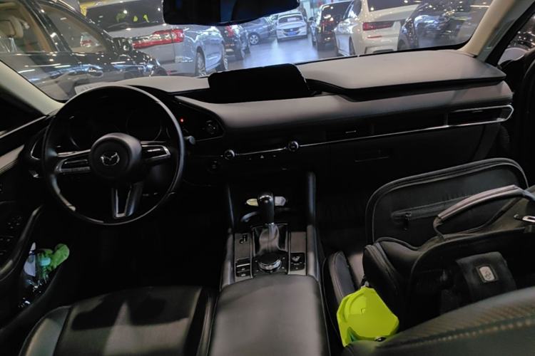 Used Mazda 3 Axela 2021 2.0L Automatic Zhiya Edition Center Console