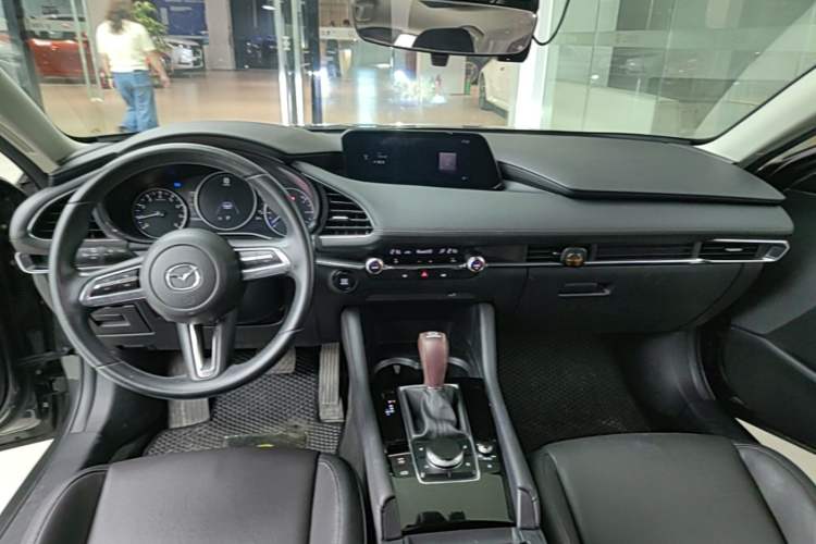 Used Mazda 3 Axela 2021 2.0L Automatic ZhiXuan Edition Center Console