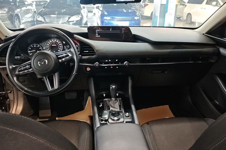 Used Mazda 3 Axela 2021 2.0L Automatic ZhiXuan Edition Center Console