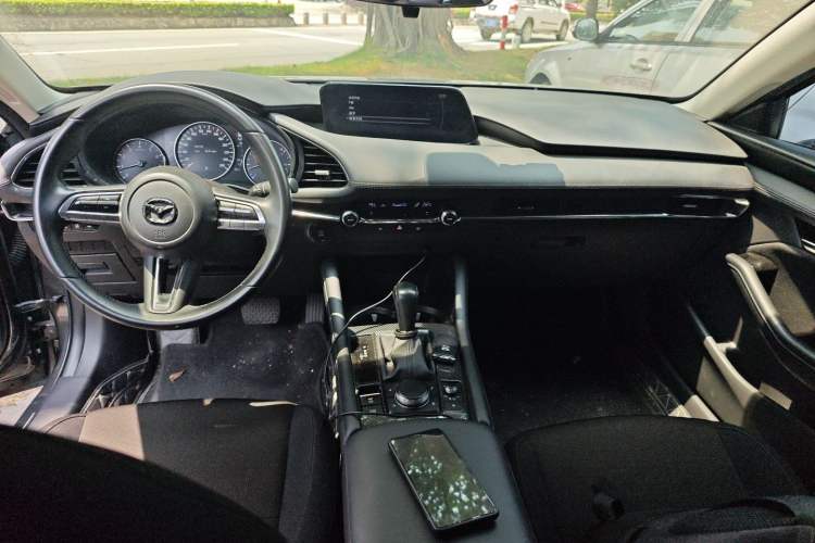 Used Mazda 3 Axela 2021 2.0L Automatic ZhiXuan Edition Center Console