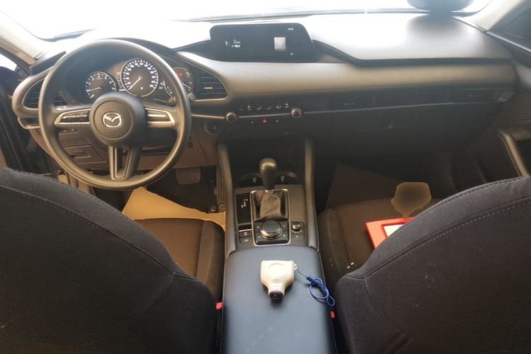Used Mazda 3 Axela 2021 1.5L Automatic ZhiMei Edition Center Console