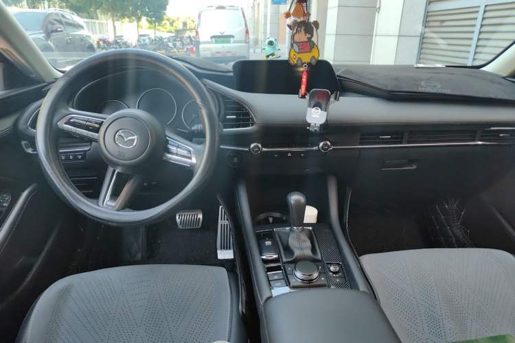 Used Mazda 3 Axela 2021 2.0L Automatic Zhiya Edition Center Console