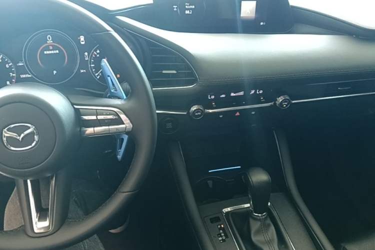 Used Mazda 3 Axela 2021 2.0L Automatic ZhiXuan Edition Center Console