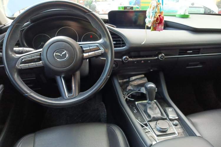 Used Mazda 3 Axela 2021 2.0L Automatic ZhiXuan Edition Center Console