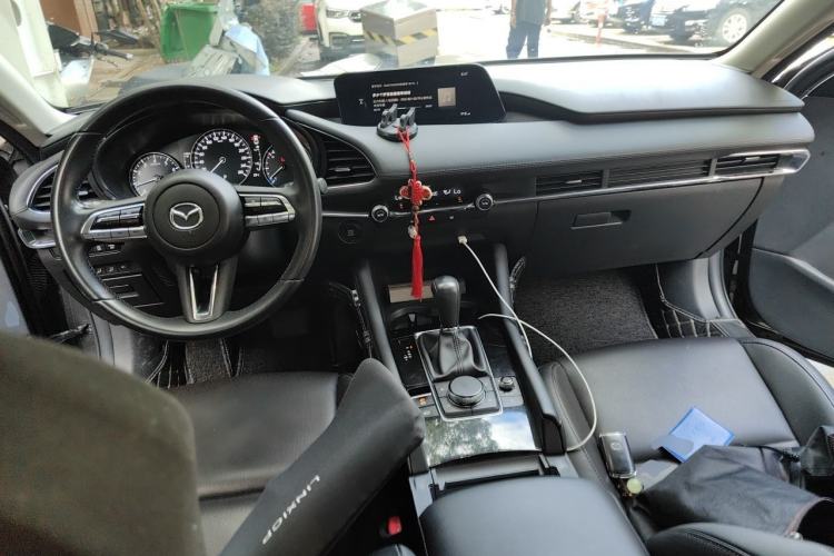 Used Mazda 3 Axela 2021 2.0L Automatic Zhi Rui Edition Center Console