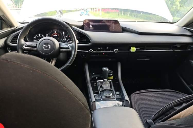 Used Mazda 3 Axela 2021 2.0L Automatic ZhiXuan Edition Center Console