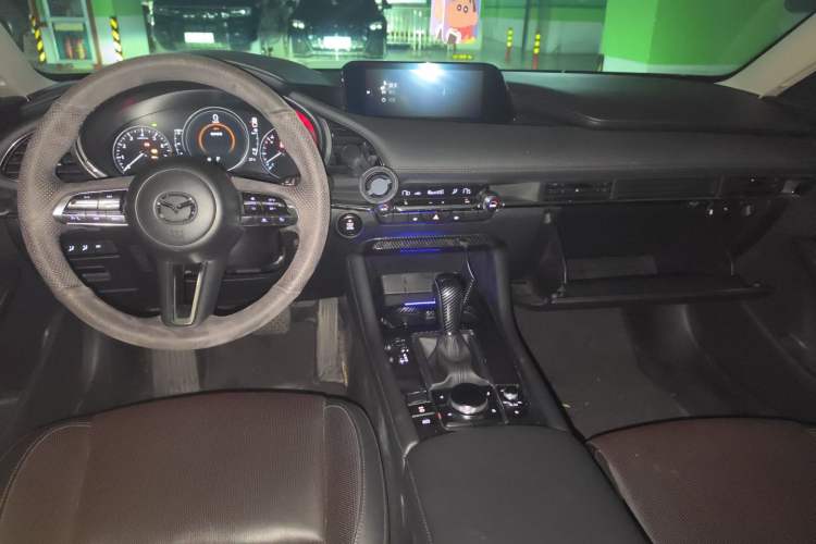 Used Mazda 3 Axela 2021 2.0L Automatic Zhi Rui Edition Center Console
