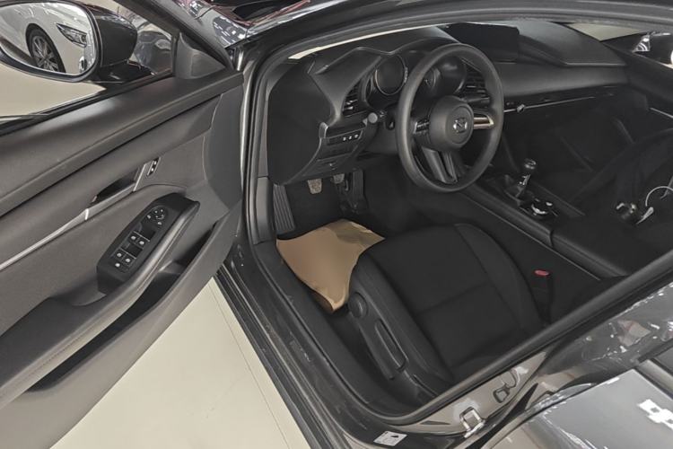 Used Mazda 3 Axela 2021 1.5L Manual ZhiMei Edition Driver Seat