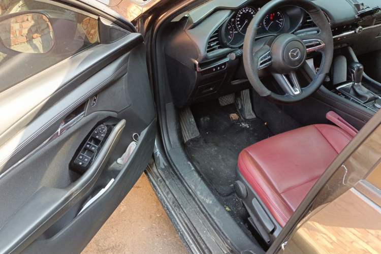 Used Mazda 3 Axela 2021 2.0L Automatic ZhiXuan Edition Driver Seat