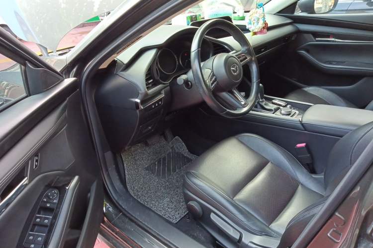 Used Mazda 3 Axela 2021 2.0L Automatic ZhiXuan Edition Driver Seat