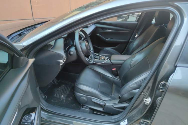 Used Mazda 3 Axela 2021 2.0L Automatic ZhiXuan Edition Driver Seat