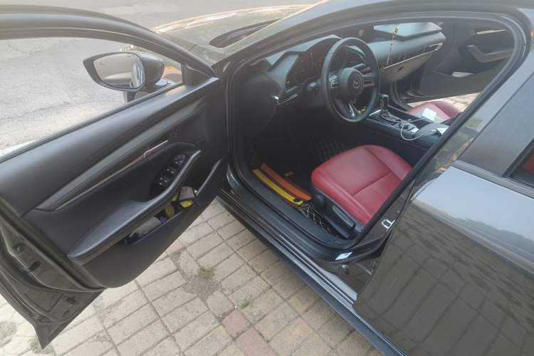 Used Mazda 3 Axela 2021 2.0L Automatic ZhiXuan Edition Driver Seat