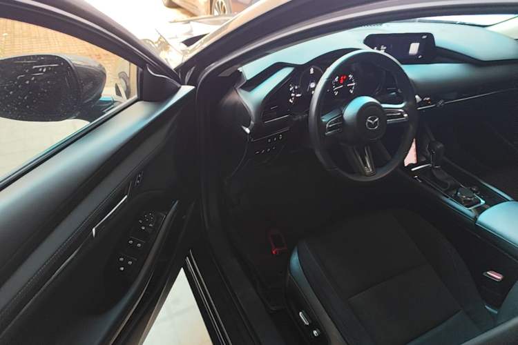 Used Mazda 3 Axela 2021 2.0L Automatic ZhiXuan Edition Driver Seat