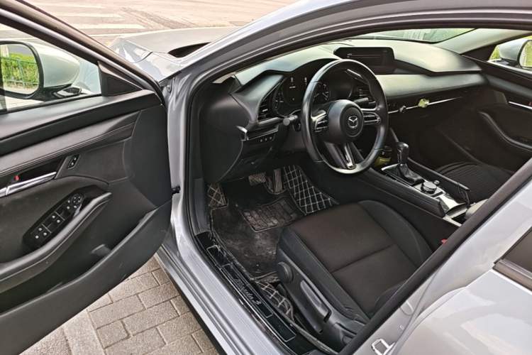 Used Mazda 3 Axela 2021 2.0L Automatic ZhiXuan Edition Driver Seat