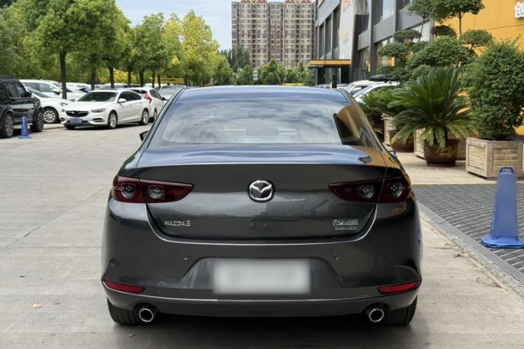 Used Mazda 3 Axela 2021 1.5L Manual ZhiMei Edition Exterior 3