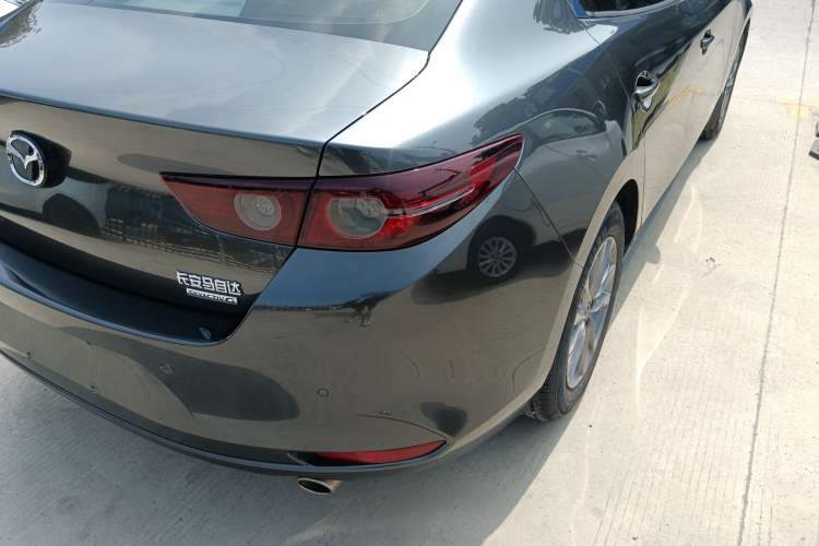 Used Mazda 3 Axela 2021 2.0L Automatic Zhiqing Edition Exterior 3