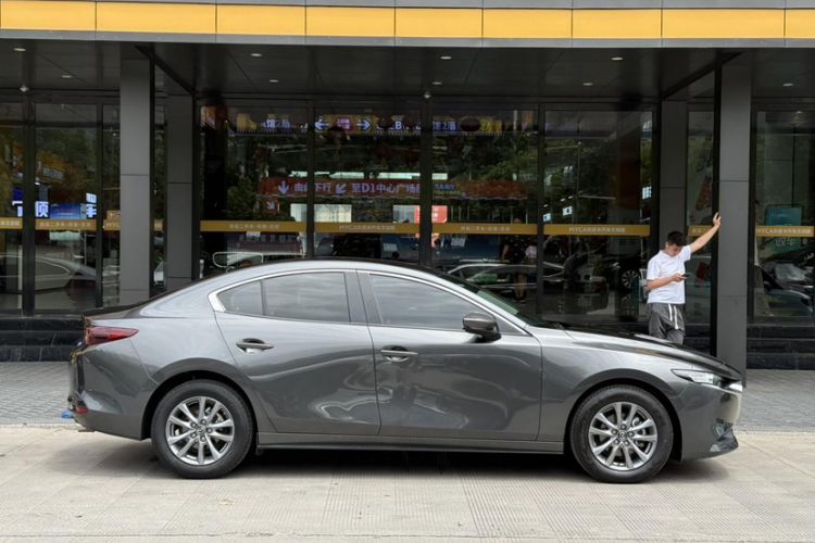 Used Mazda 3 Axela 2021 1.5L Manual ZhiMei Edition Exterior 4