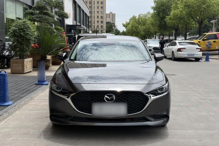 Used Mazda 3 Axela 2021 1.5L Manual ZhiMei Edition Exterior 5