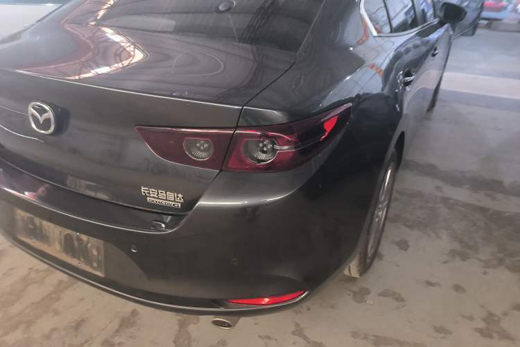 Used Mazda 3 Axela 2021 1.5L Manual ZhiMei Edition Exterior 6